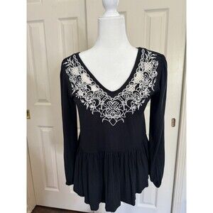 Emily & Daniels Women’s Black And White Top Size Small